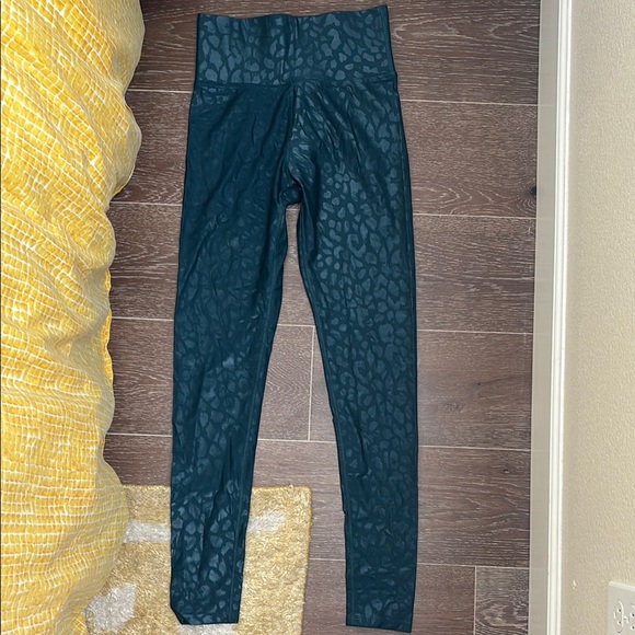 Leopard Print High-Waisted Leggings - Picture 1 of 3
